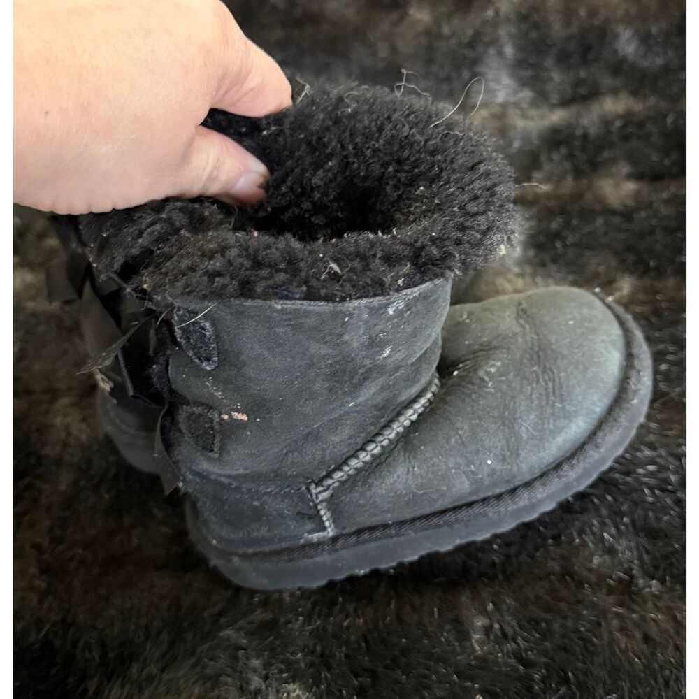 UGG Mini Bailey Bow Faux Fur Lined Boot Black Girls Size 8